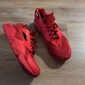 triple red huaraches mens
